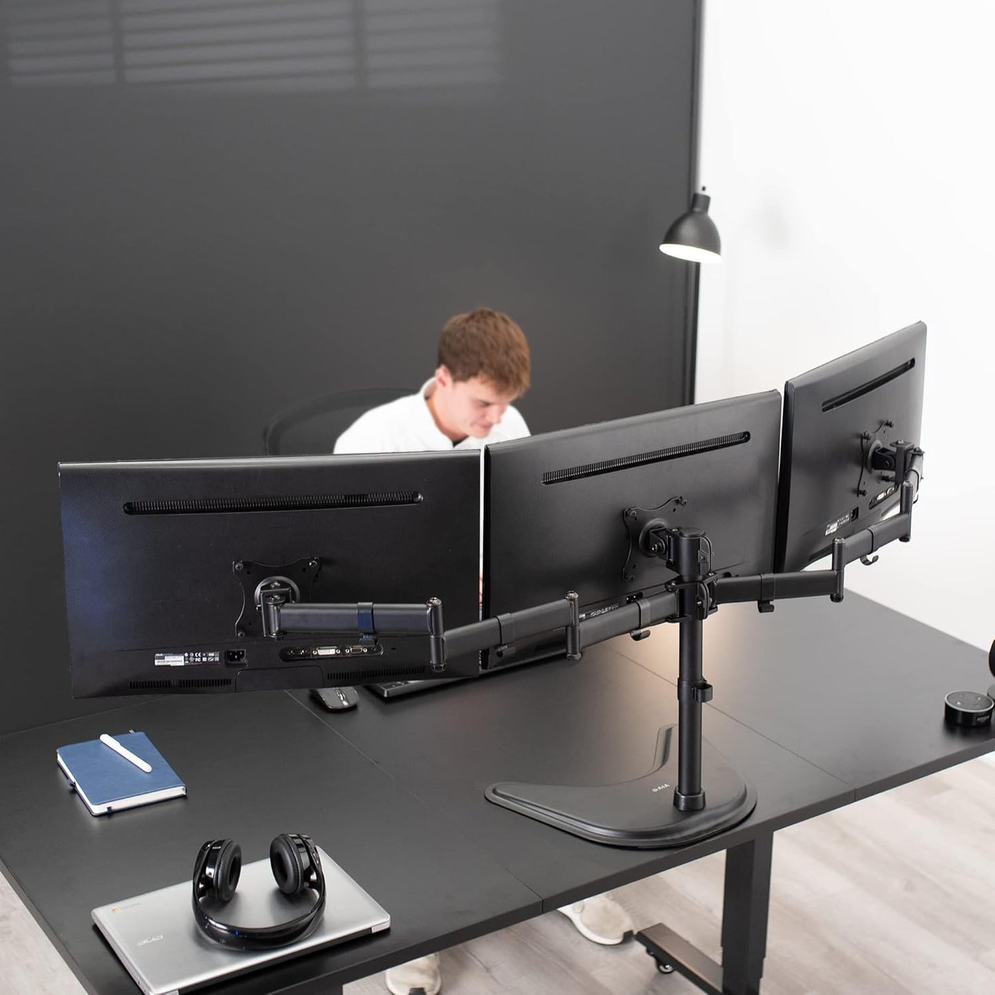 Soporte para monitor triple totalmente ajustable para 3 pantallas LCD de hasta