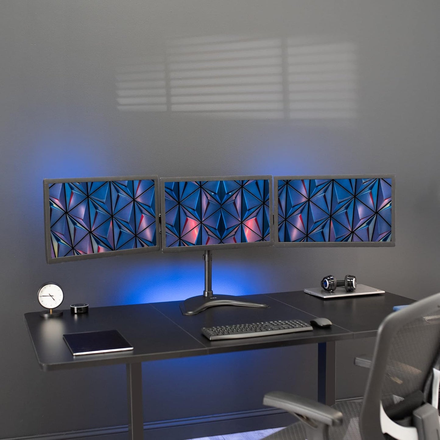 Soporte para monitor triple totalmente ajustable para 3 pantallas LCD de hasta