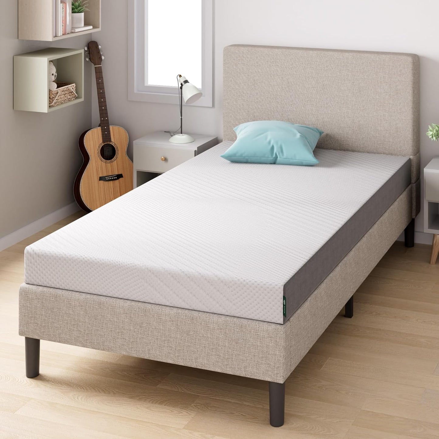 Colchón de espuma esencial de refrigeración de 13 cm, asequible, cama en una