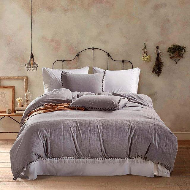Edredon Microtex Unicolor + Borlas Gris Queen - VIRTUAL MUEBLES