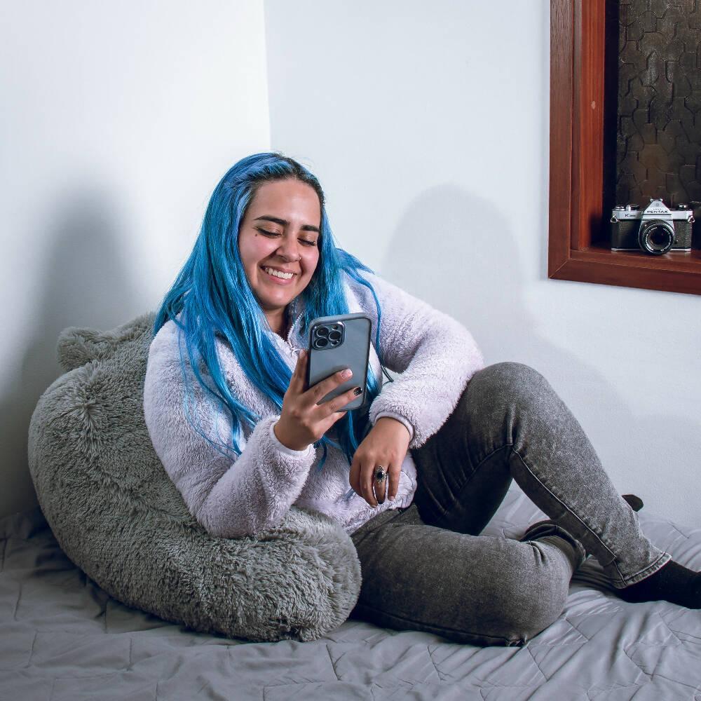 Cojín Anatómico Para TV y Lectura Funda Peluda Gris - VIRTUAL MUEBLES