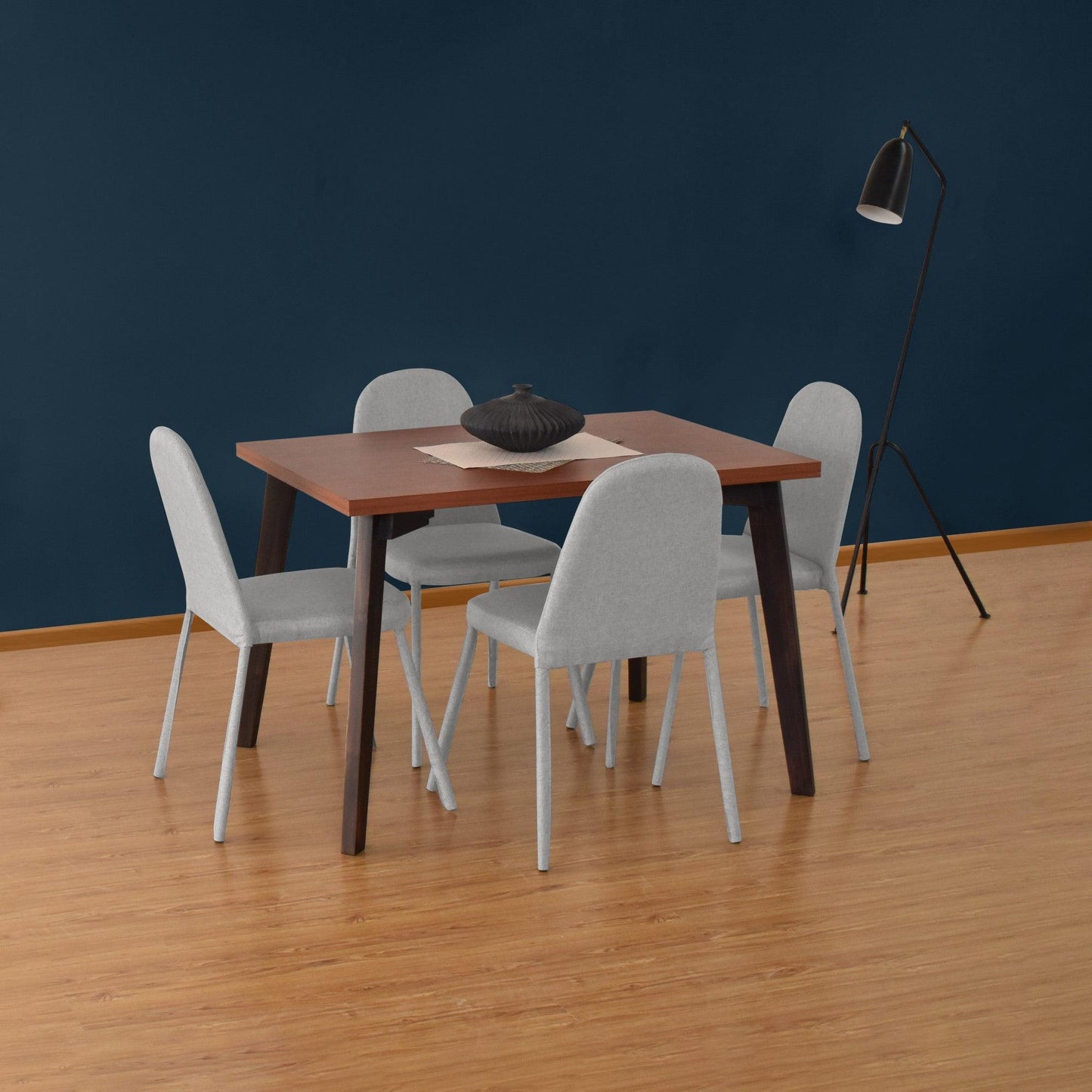 Juego de Comedor 4P Lugo Matiz Cedro Sillas Dublin Tela Plata - VIRTUAL MUEBLES