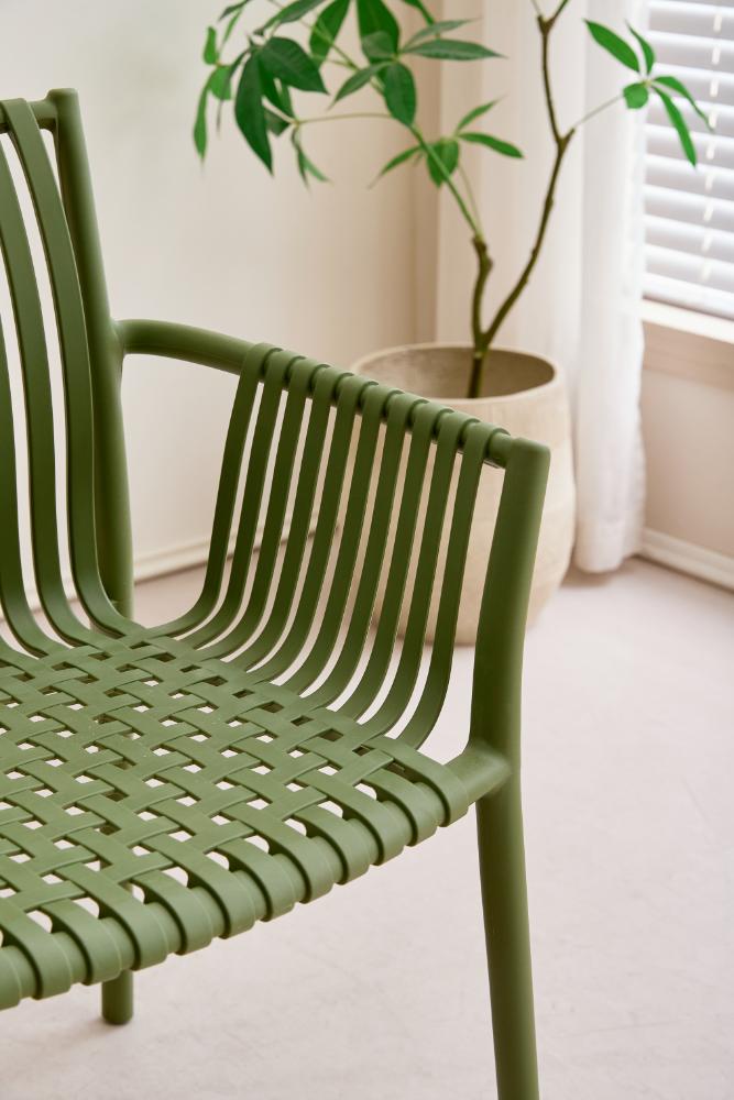Silla Madrid con Brazos, Color Verde Olivo, Con espaldar y diseño Moderno X4