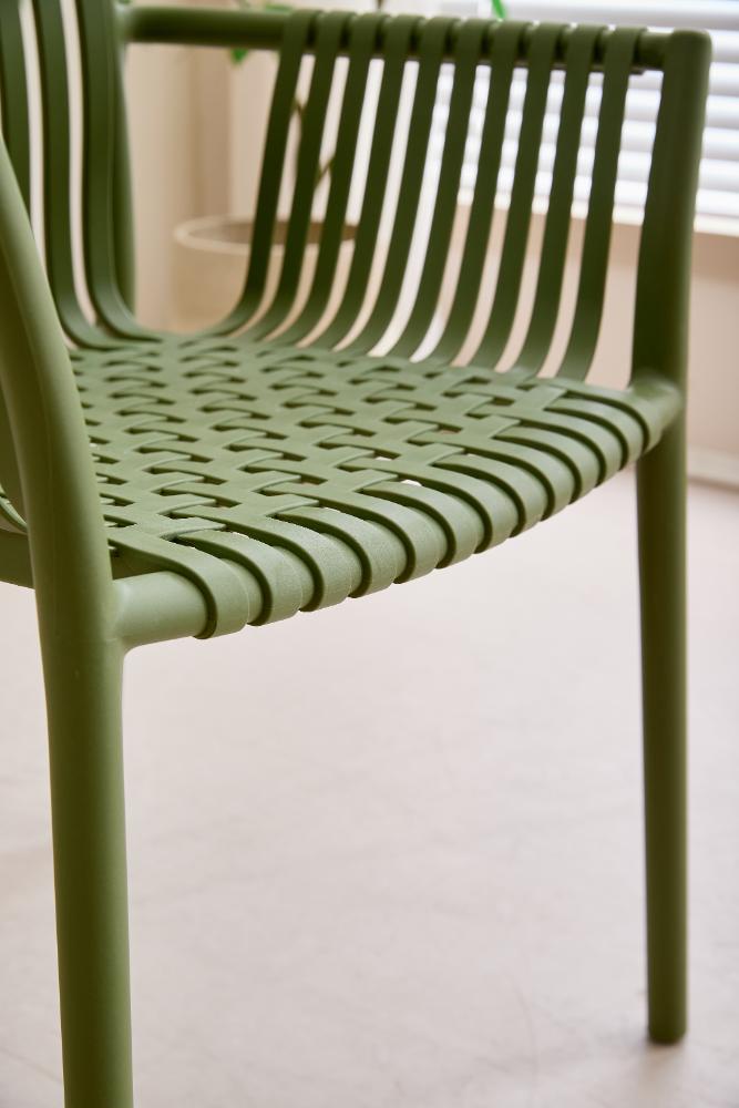 Silla Madrid con Brazos, Color Verde Olivo, Con espaldar y diseño Moderno X4