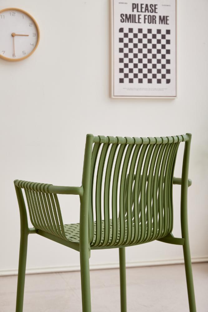 Silla Madrid con Brazos, Color Verde Olivo, Con espaldar y diseño Moderno X4