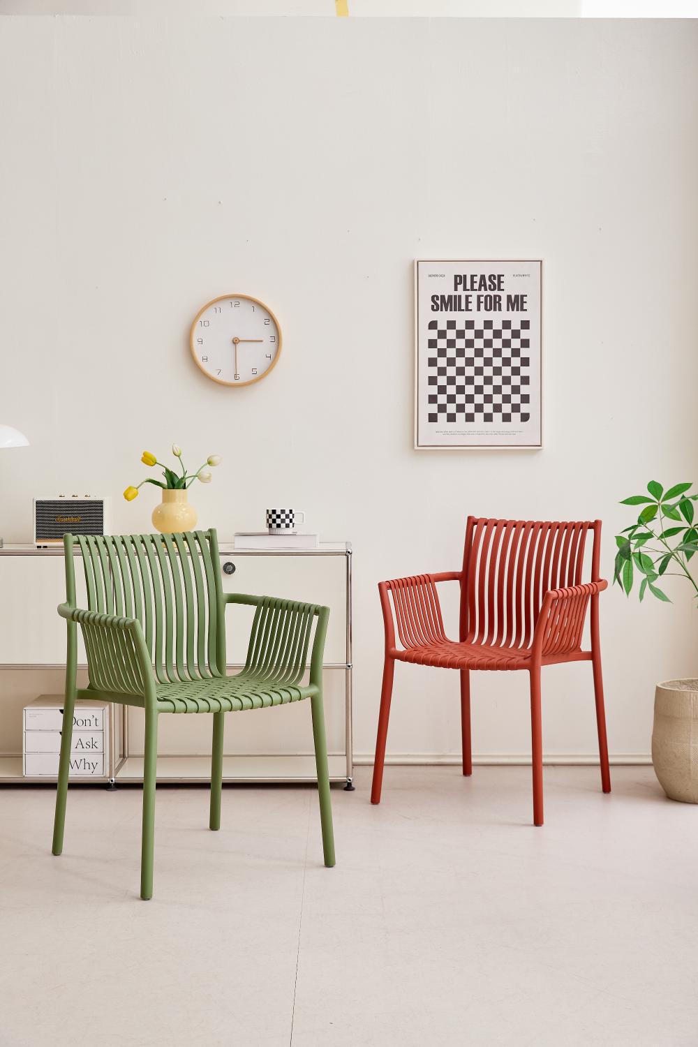 Silla Madrid con Brazos, Color Rojo, Con espaldar y diseño Moderno X4