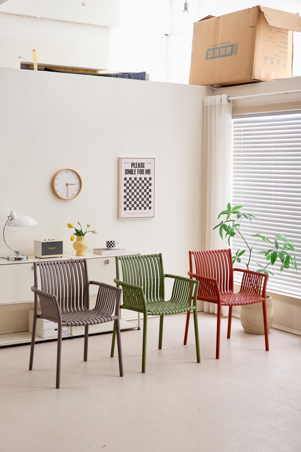 Silla Madrid con Brazos, Color Rojo, Con espaldar y diseño Moderno X2