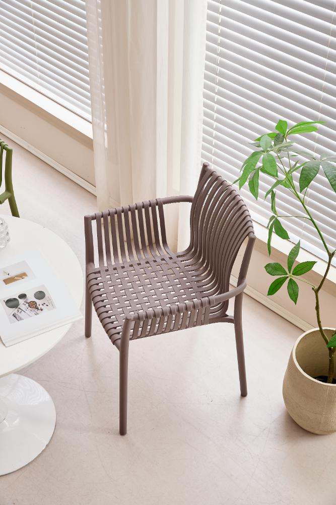 Set de 2 Sillas Madrid con Brazos, Color Taupe, con Espaldar y Diseño Moderno