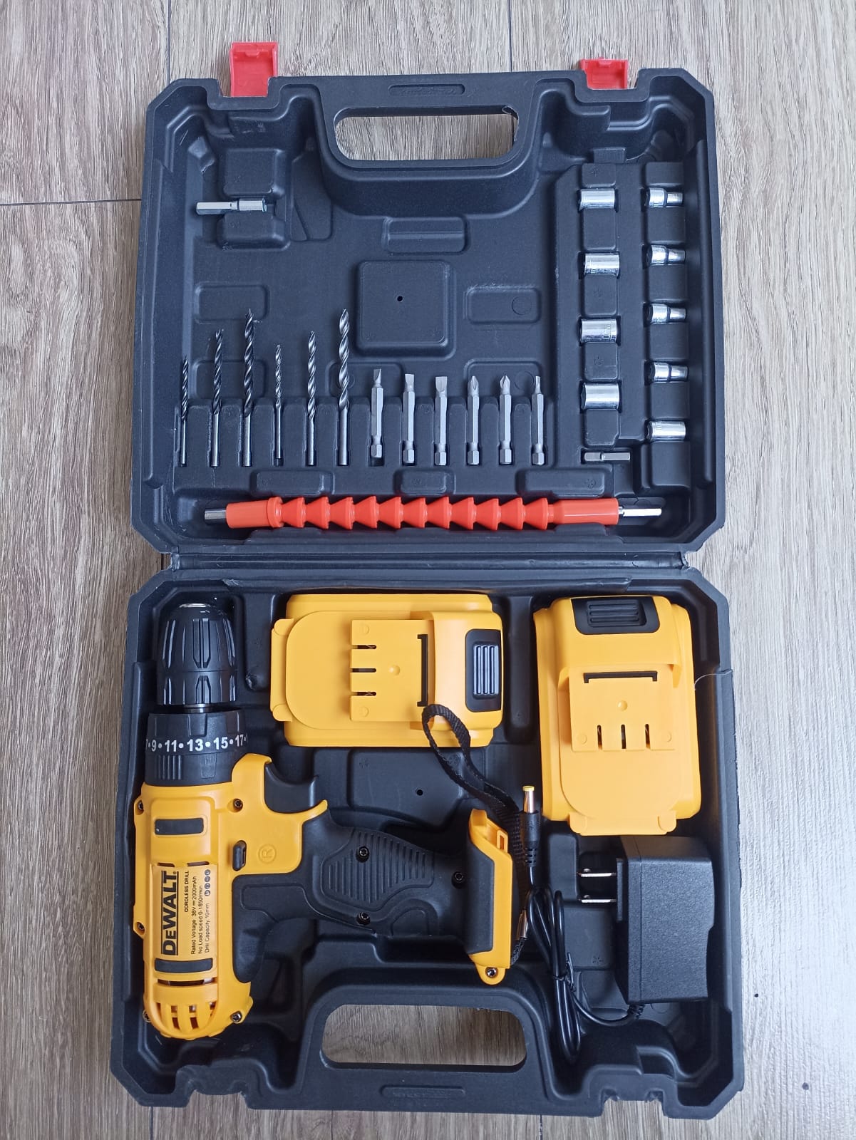 Taladro 36 Voltios Dewalt (i)