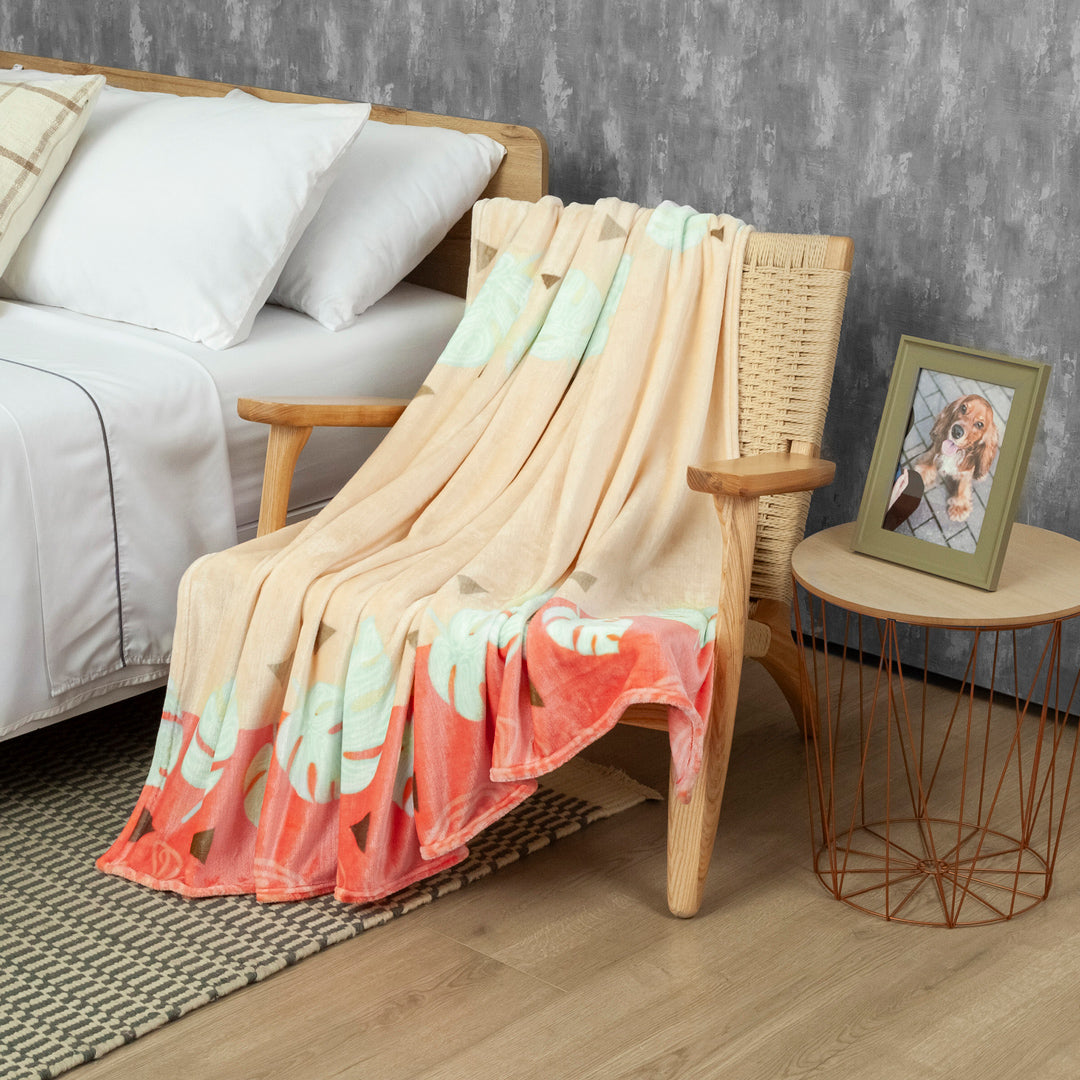 Cobija Piel De Durazno Estampada Bosque Salmon