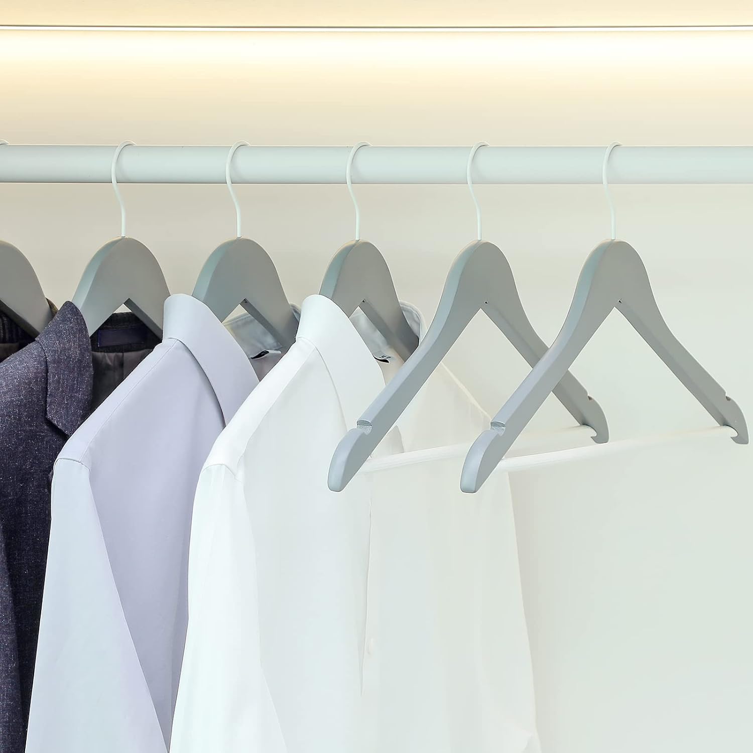 TOPIA HANGER Perchas de madera prémium con barra antideslizante para...