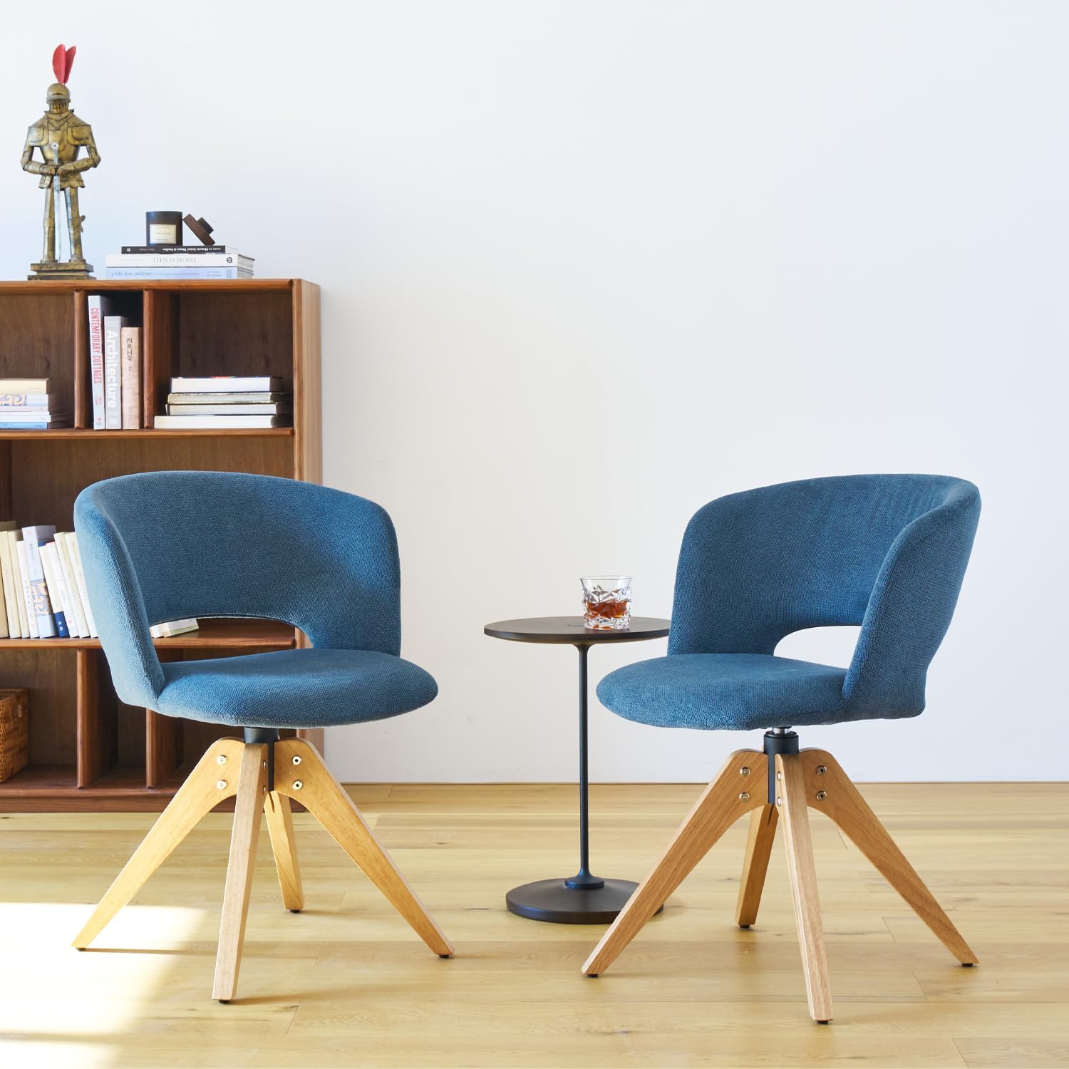 Silla giratoria moderna de mediados de siglo con patas de madera maciza, silla...