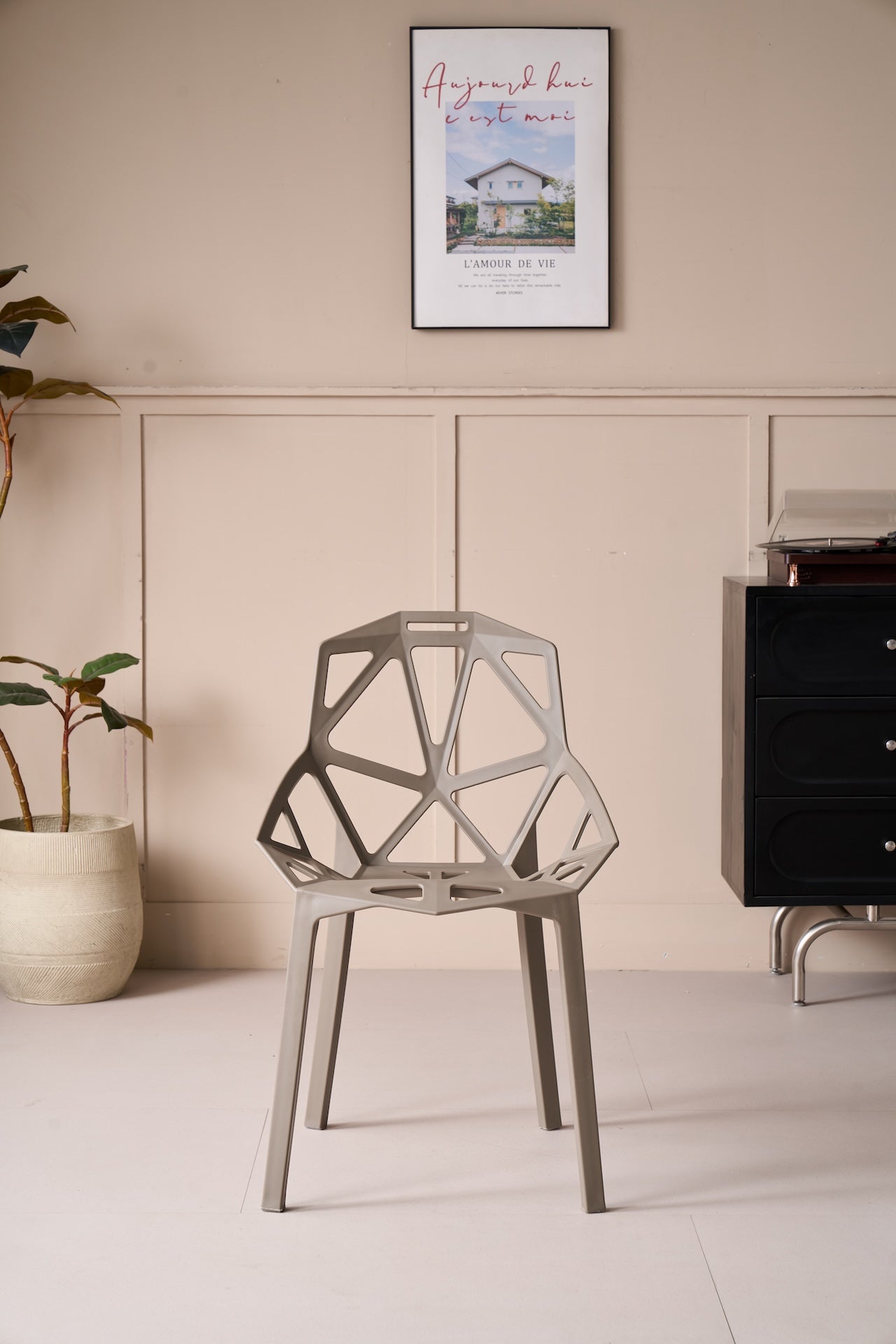 Silla Roxy, Color Taupe, Con espaldar y diseño Moderno