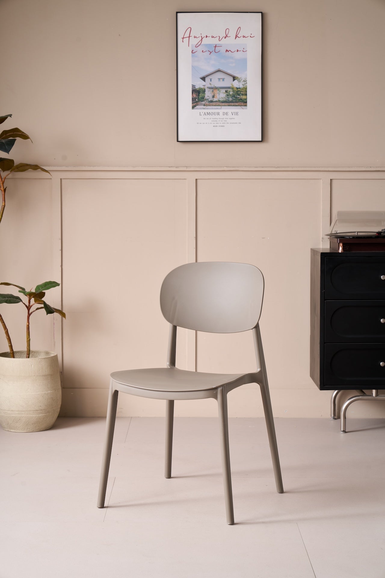 Silla Milan, Color Taupe, Con espaldar y diseño Moderno