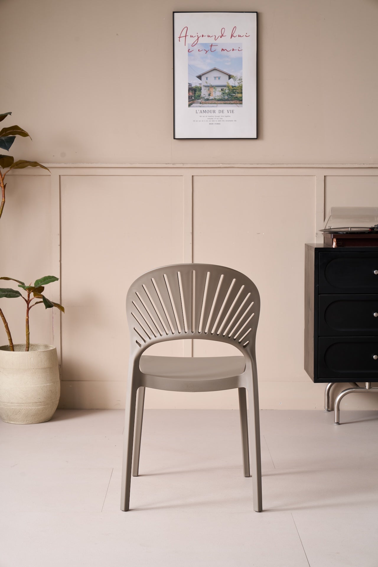 Silla Paraíso, Color Taupe, con Espaldar y Diseño Moderno