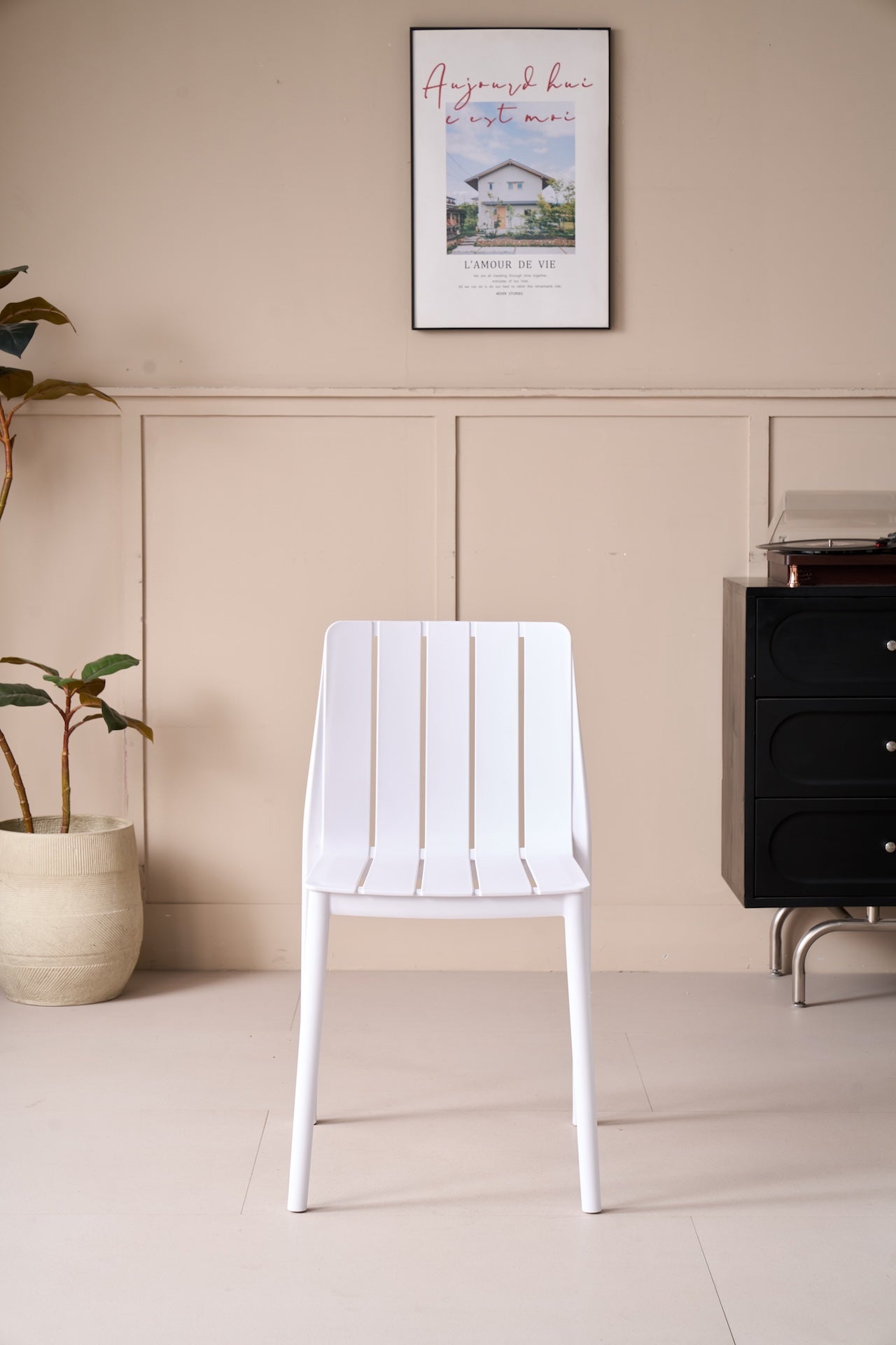 Silla Alice, Color Blanco, Con espaldar y diseño minimalista