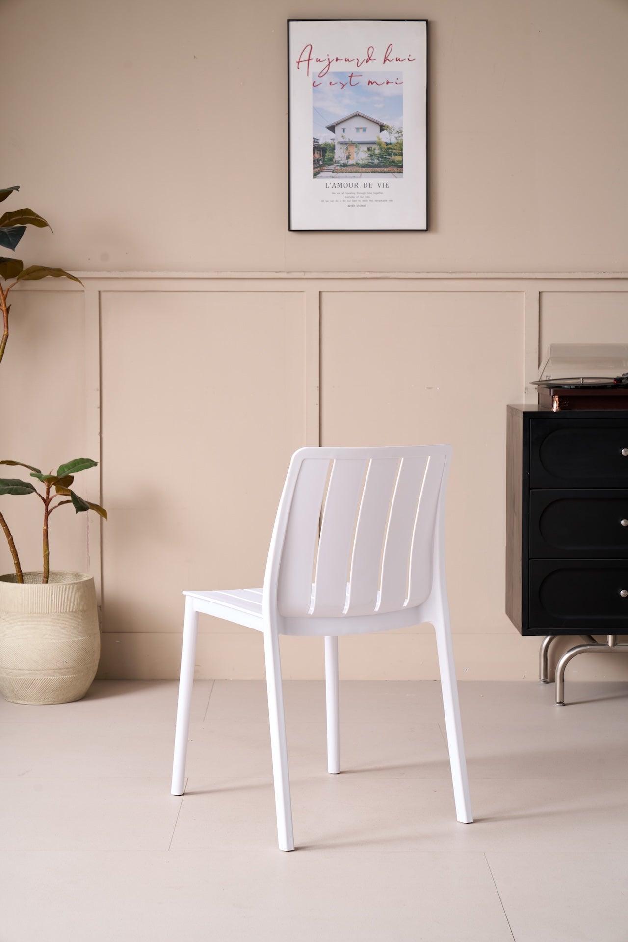 Silla Alice, Color Blanco, Con espaldar y diseño minimalista