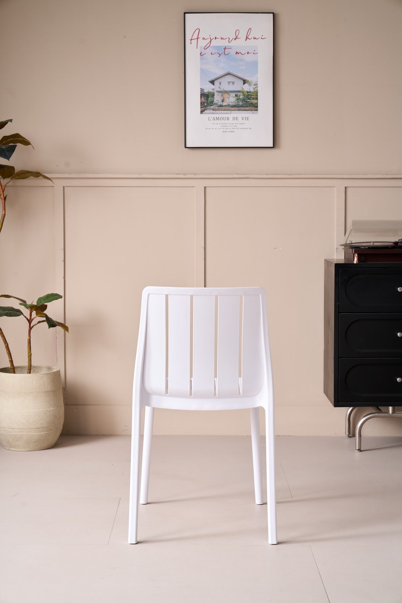 Silla Alice, Color Blanco, Con espaldar y diseño minimalista