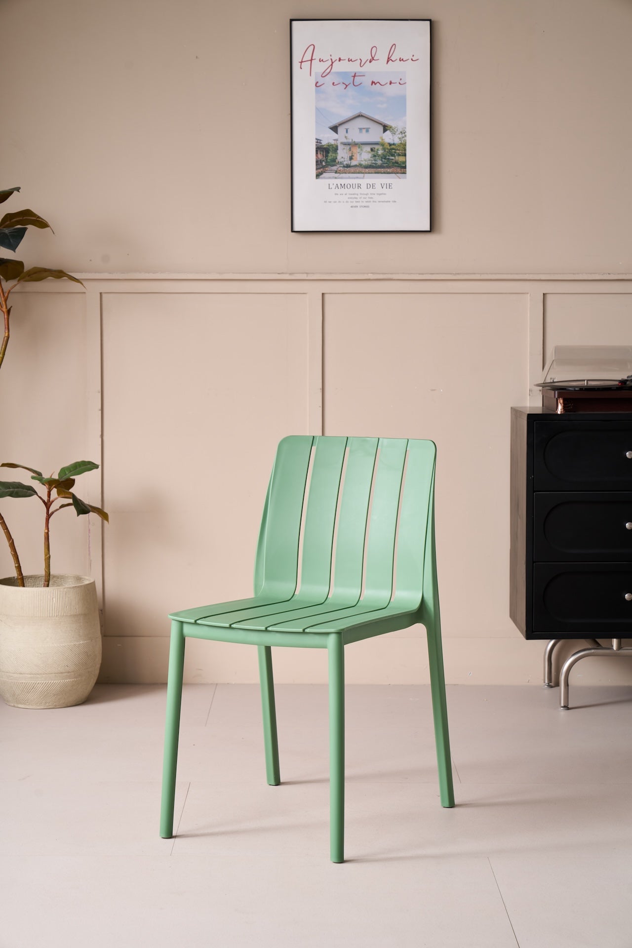 Silla Alice, Color Verde, Con espaldar y diseño minimalista