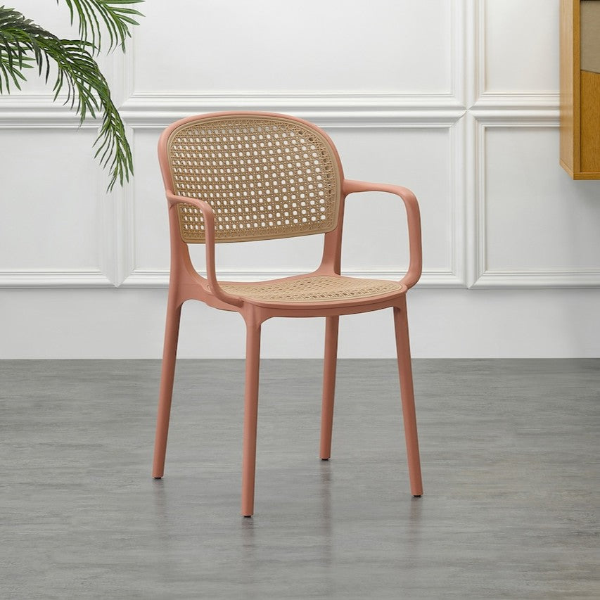 Silla con Brazos Nest, Color Salmón y Beige, con Espaldar y Asiento en Rejilla