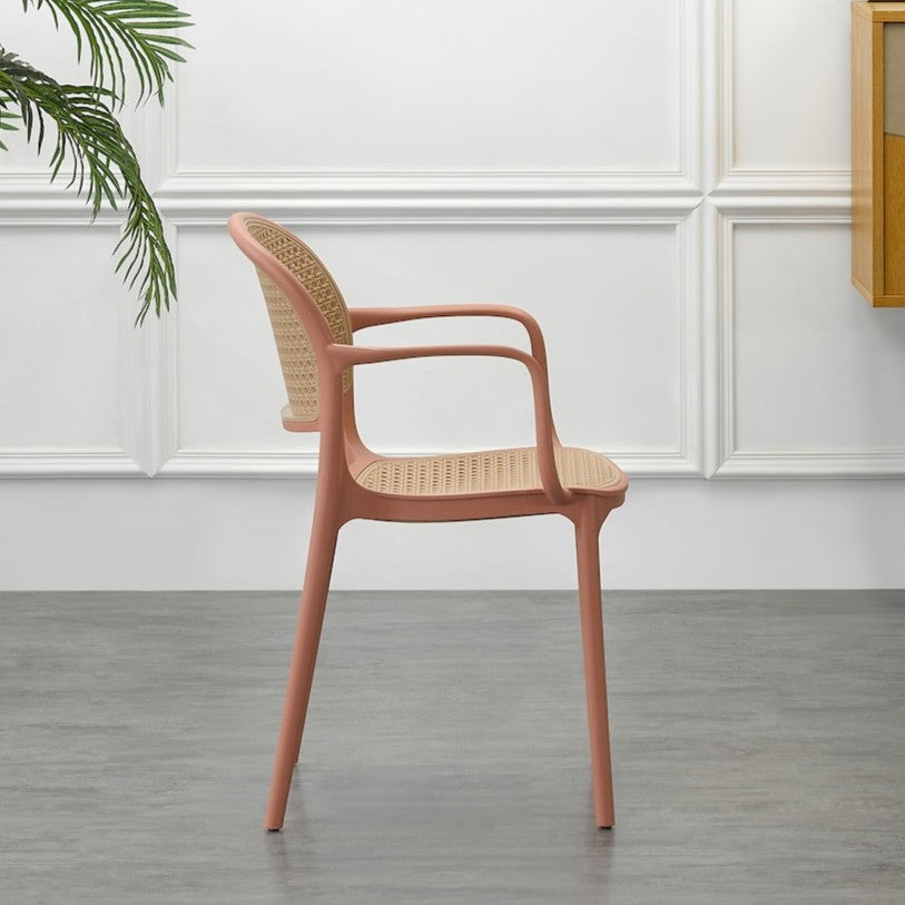 Silla con Brazos Nest, Color Salmón y Beige, con Espaldar y Asiento en Rejilla