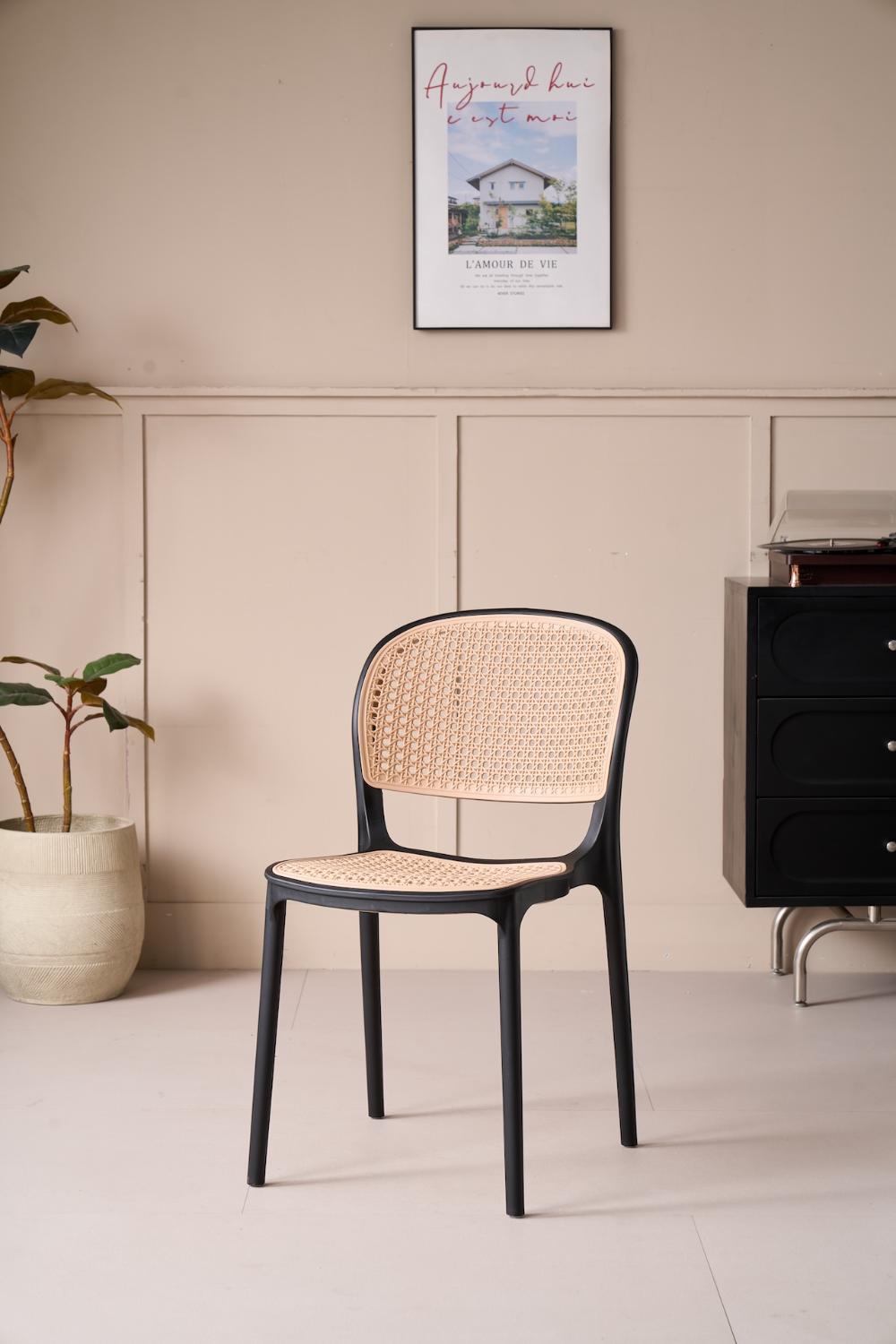 Silla Nest, Color Negro y Taupe, Con espaldar y asiento en rejilla