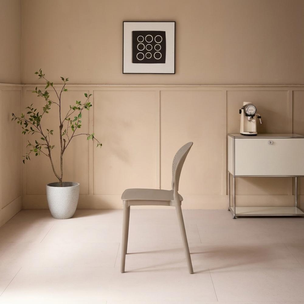 Set de 4 Sillas Florida, Color Taupe, con Espaldar y Diseño Moderno