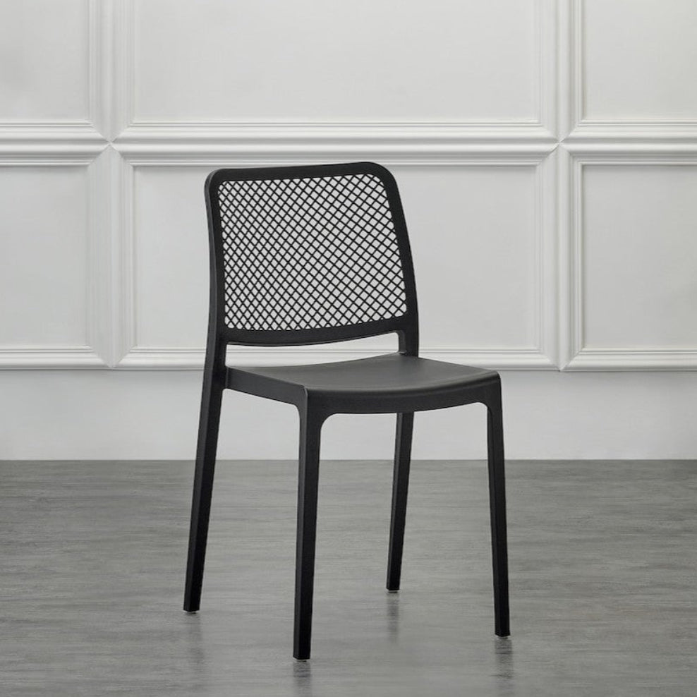 Set de 4 Sillas Manhattan, Negra, con Espaldar en Rejilla y Diseño Minimalista
