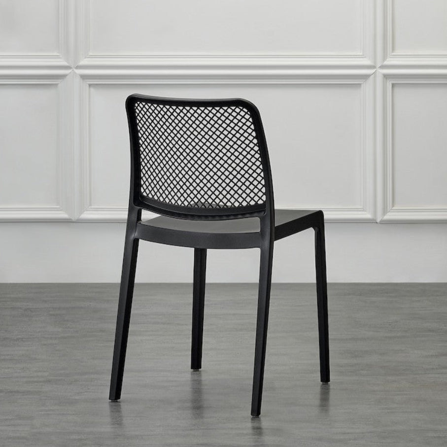 Set de 4 Sillas Manhattan, Negra, con Espaldar en Rejilla y Diseño Minimalista