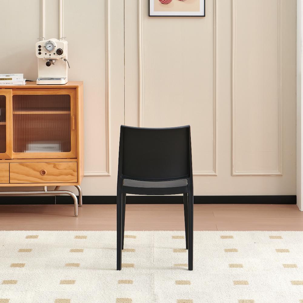 Silla Soho, Negro, Con espaldar cerrado y diseño minimalista