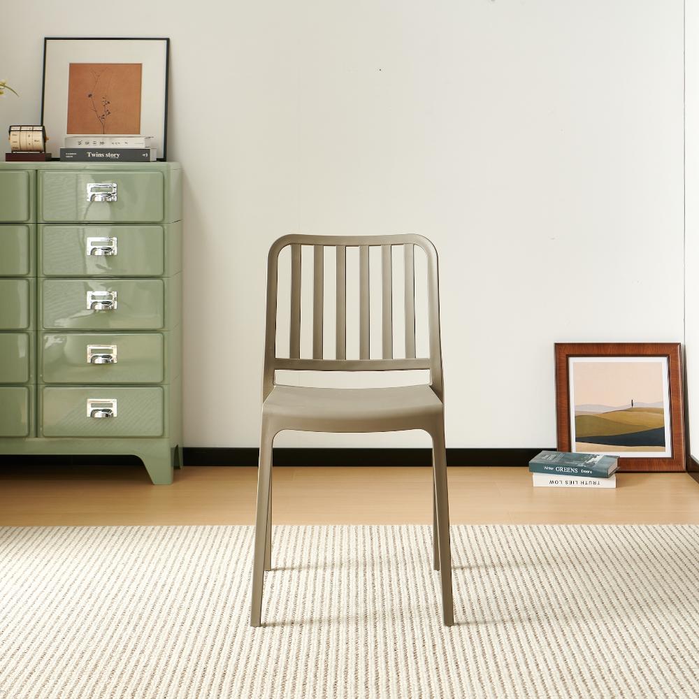 Silla Brooklyn, Taupe,  Con espaldar en rayas y diseño minimalista