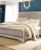Signature Design by Ashley Realyn French Country - Mesita de noche de 3 cajones...