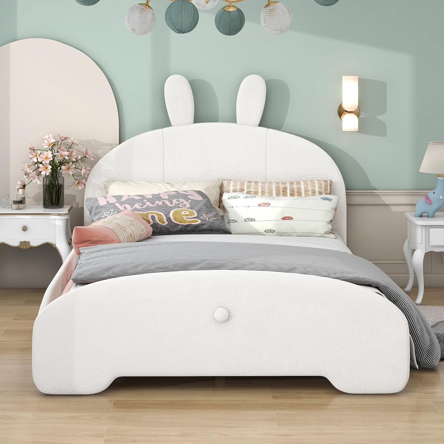 Cama tapizada de plataforma matrimonial con cabecera en forma de orejas de