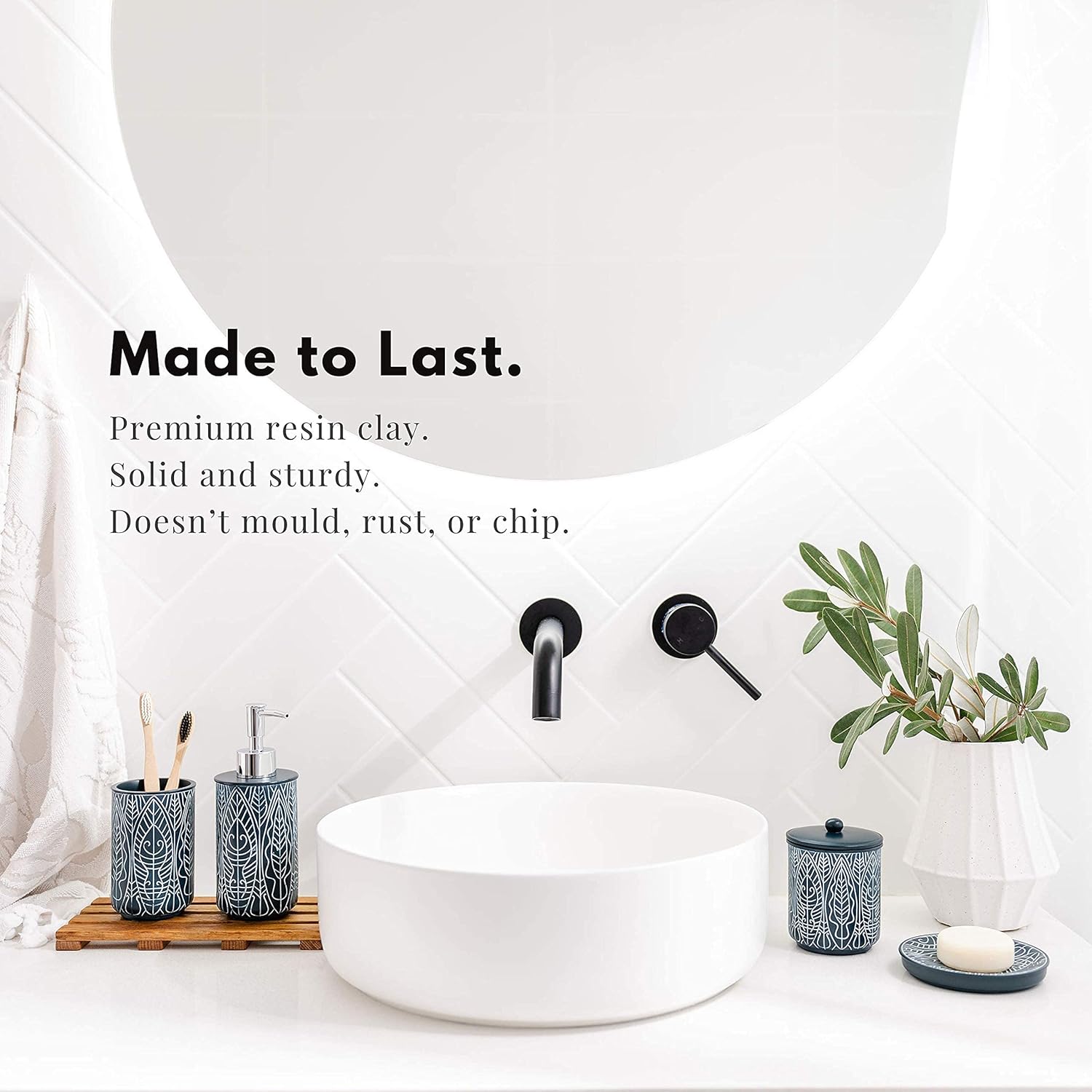 Juego de accesorios de baño azul marino de alta calidad. Decoración de baño...