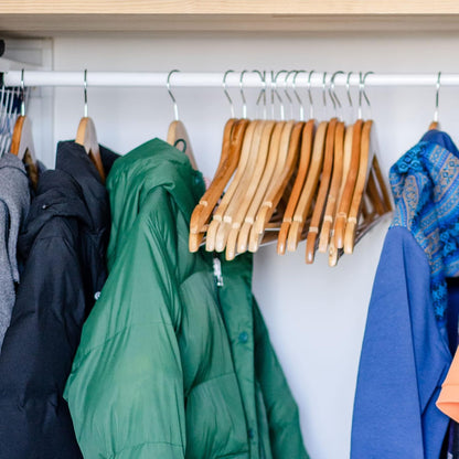 Perchas de madera para trajes, paquete de 20 perchas de madera antideslizantes