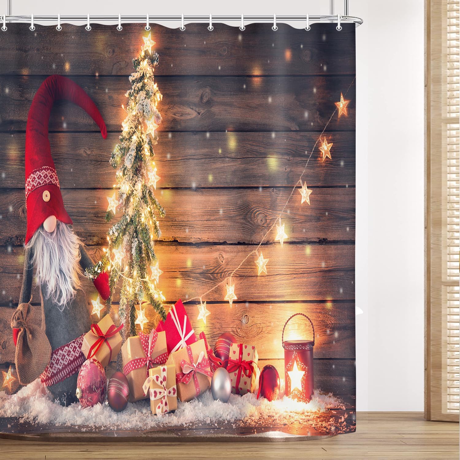 Cortinas de ducha de Navidad, enano de Papá Noel sostiene un abeto con luces de...