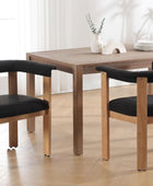 Sillas de comedor tapizadas con patas rectangulares de madera marrón claro,