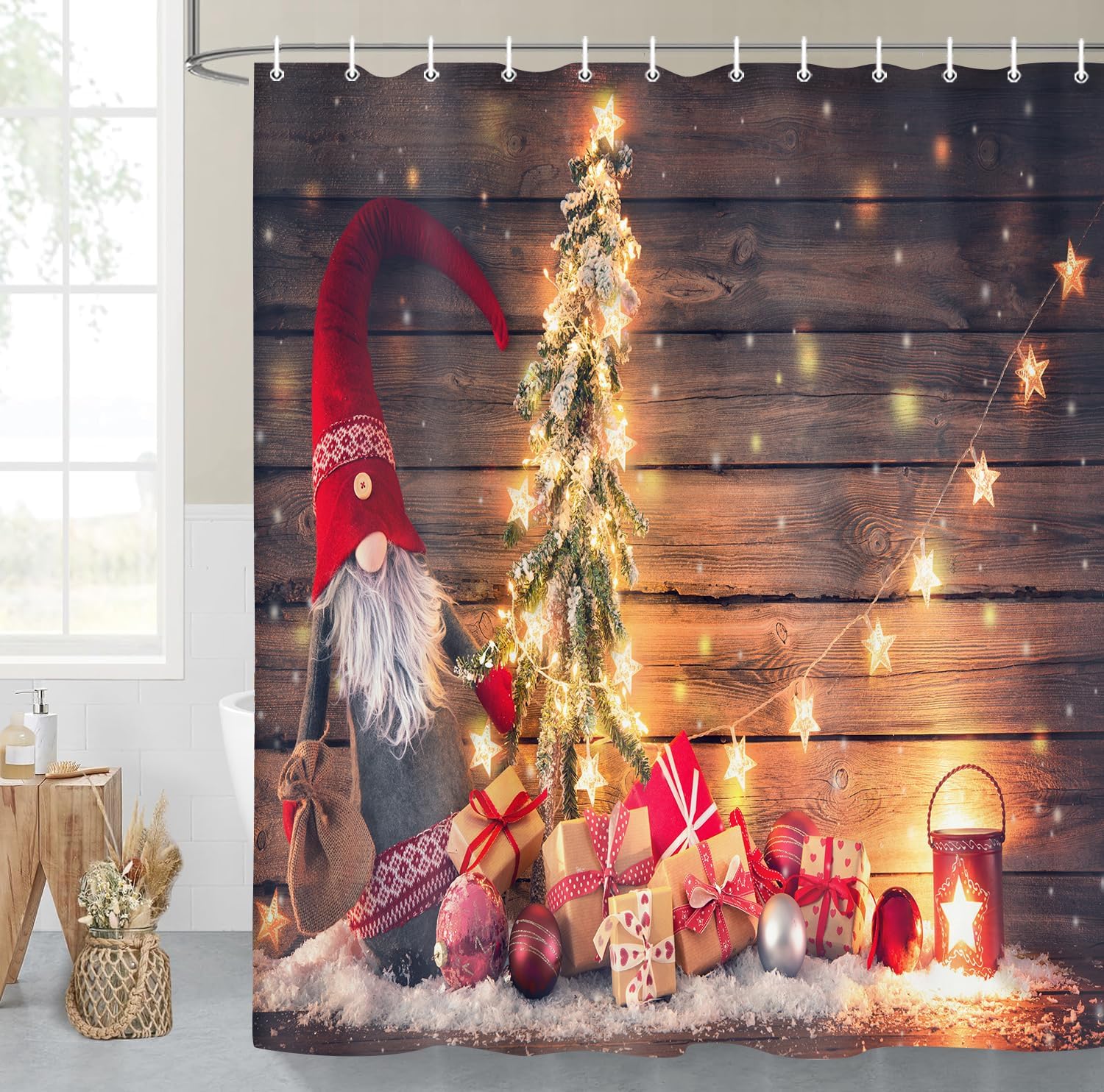 Cortinas de ducha de Navidad, enano de Papá Noel sostiene un abeto con luces de...