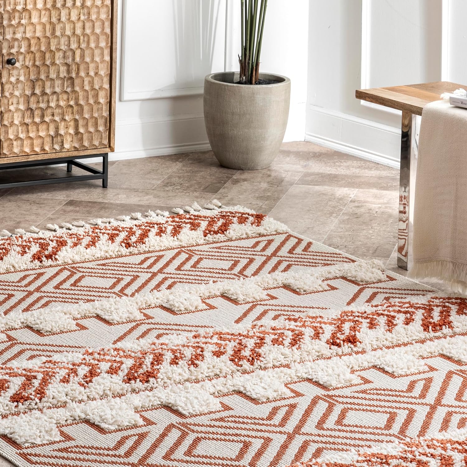Zuri Alfombra tribal lanuda con bandas, 2 pies 6 pulgadas x 8 pies, óxido