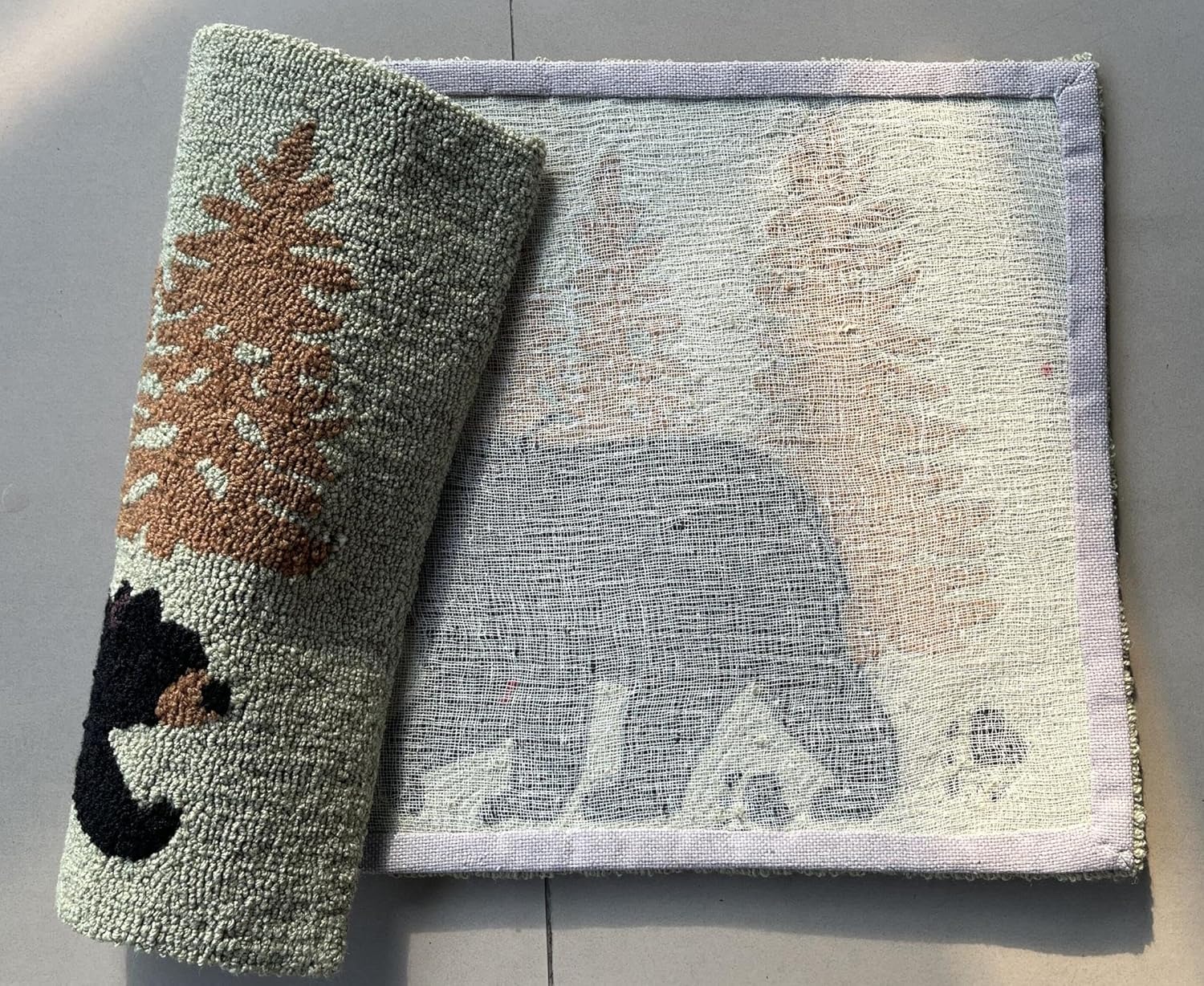 Woodland Bear Tree Silhouette Alfombra decorativa enganchada a mano, 28.5 x 17...