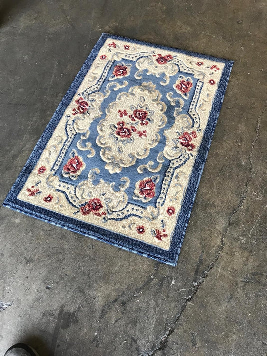 Aubusson Tapete tradicional para puerta, color azul claro con diseño rojo 507
