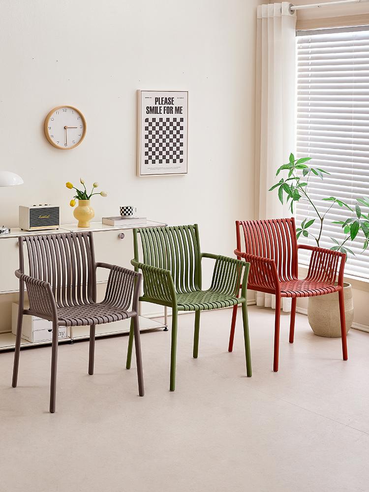 Set de 4 Sillas Madrid con Brazos, Color Taupe, con Espaldar y Diseño Moderno