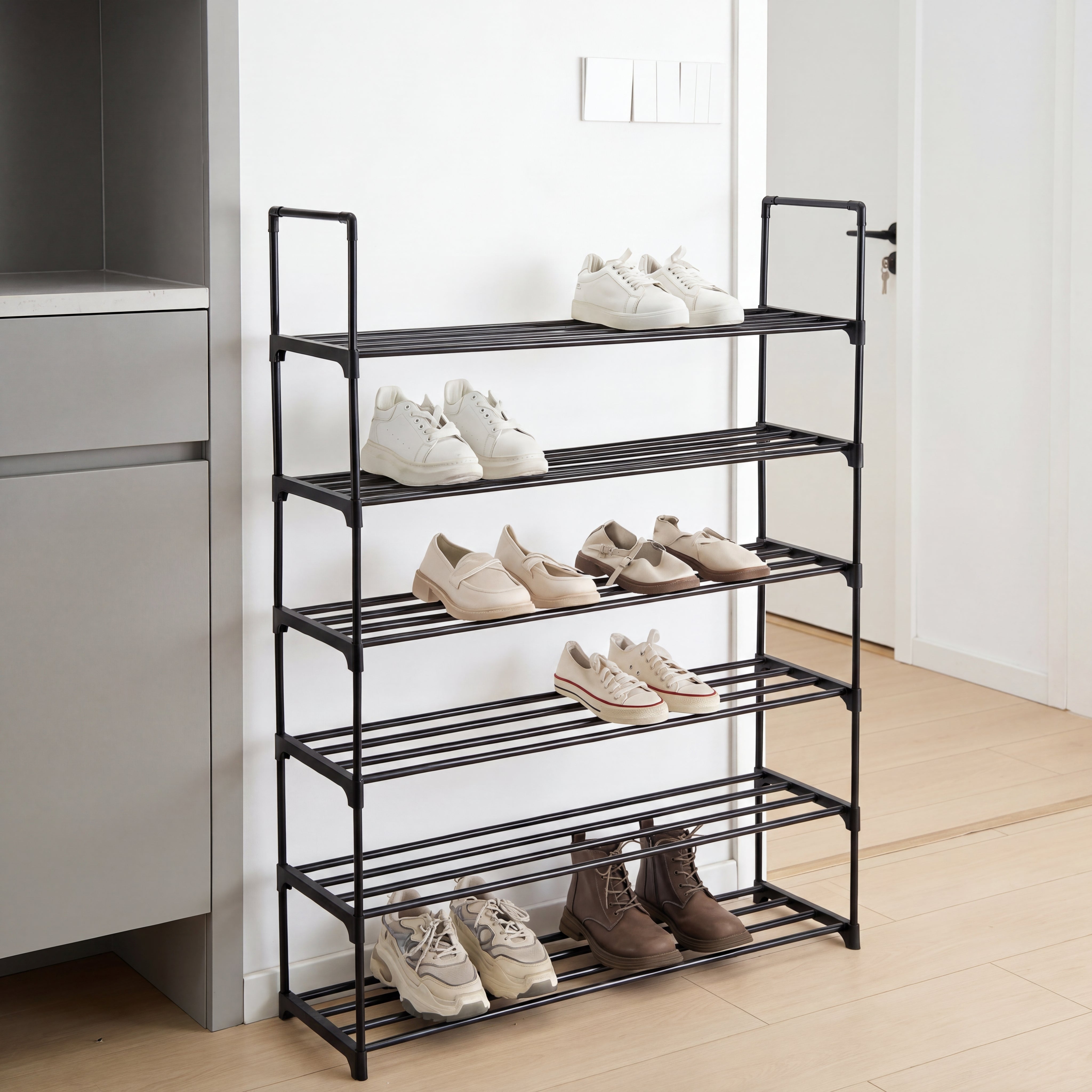 Zapatero organizador Kora, Negro, De 5 niveles con amplio espacio para 24 pares