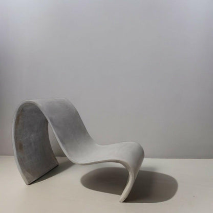 Silla Wave gris en concreto