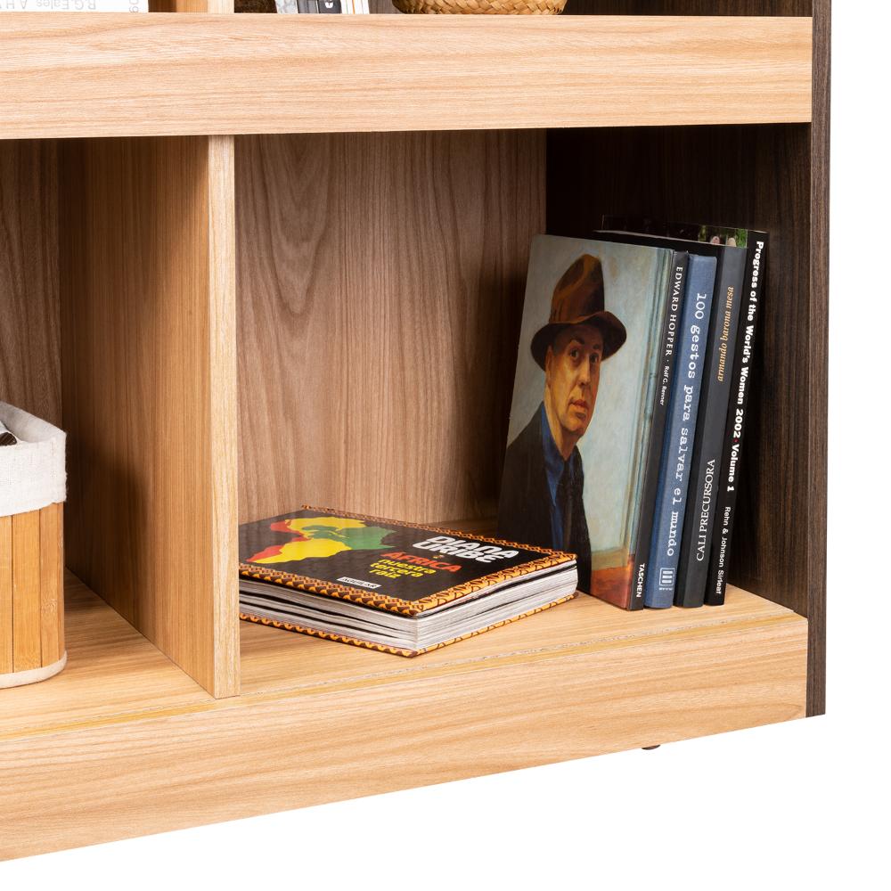 Biblioteca Taira, Nogal y Fresno Europeo, con Dos Puertas Batientes y Variedad de Entrepaños