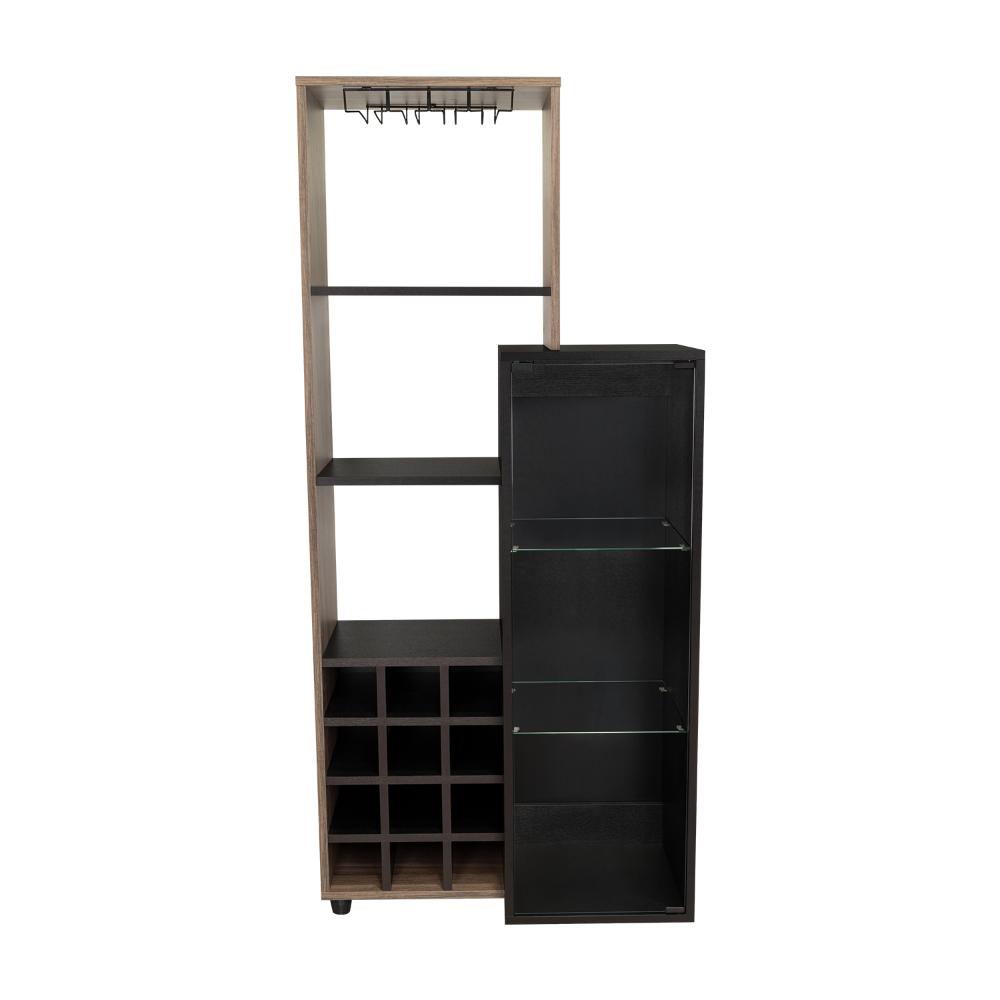 Bar Ozzy, Wengue y Milan, con espacio para organizar licores y vasos