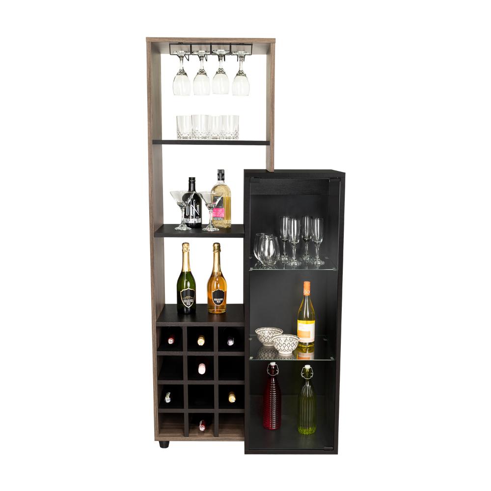 Bar Ozzy, Wengue y Milan, con espacio para organizar licores y vasos