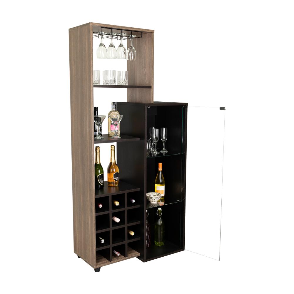 Bar Ozzy, Wengue y Milan, con espacio para organizar licores y vasos
