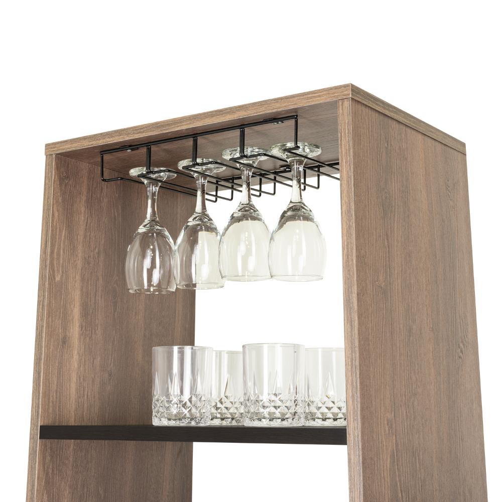 Bar Ozzy, Wengue y Milan, con espacio para organizar licores y vasos