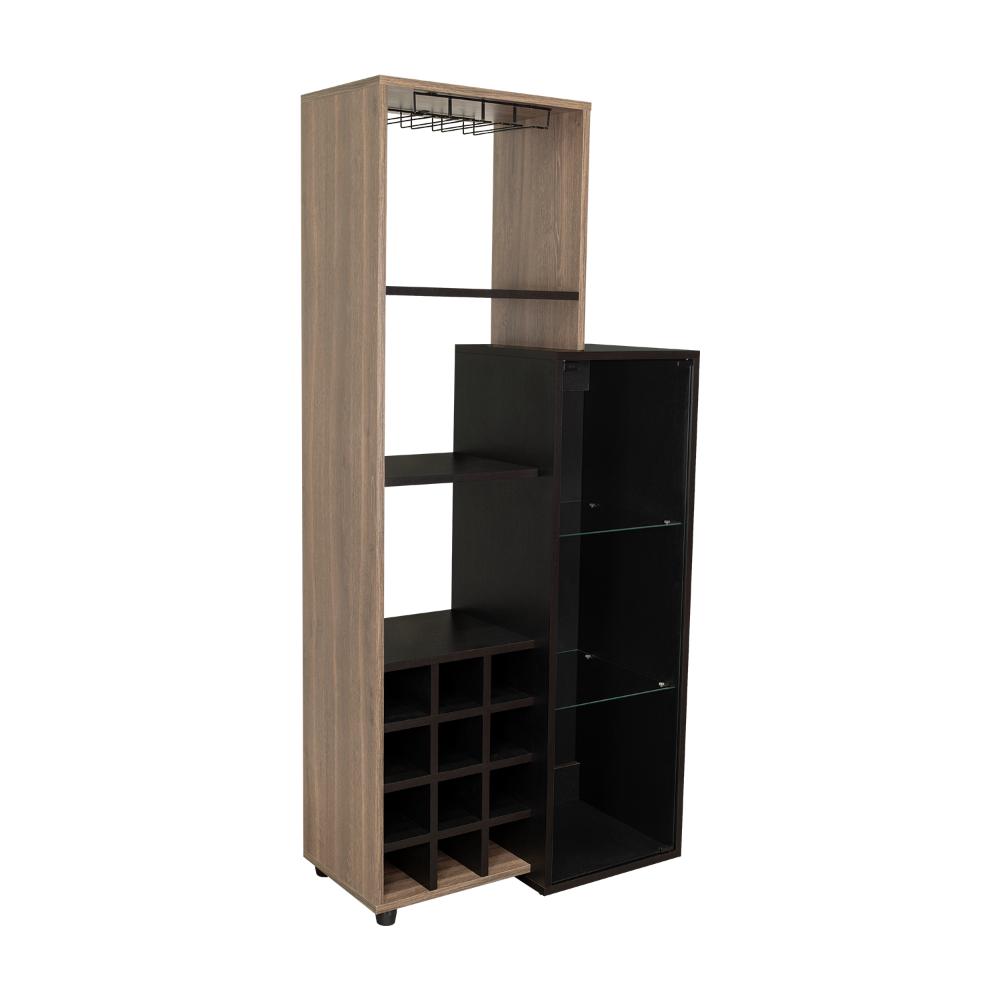 Bar Ozzy, Wengue y Milan, con espacio para organizar licores y vasos